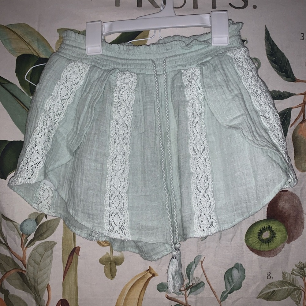 American Eagle flowy beach shorts